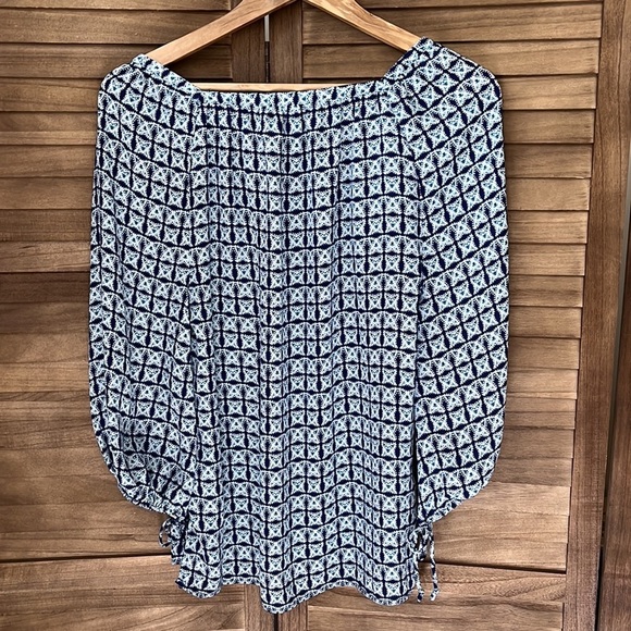 Banana Republic blouse size XS - Picture 3 of 5